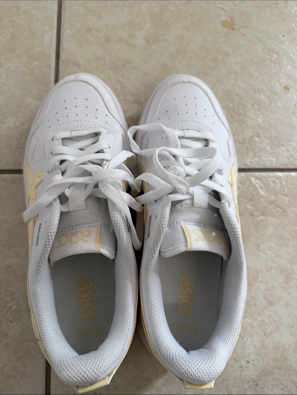 ASICS Women’s White Sneakers with Pale Yellow Accents size 7.5